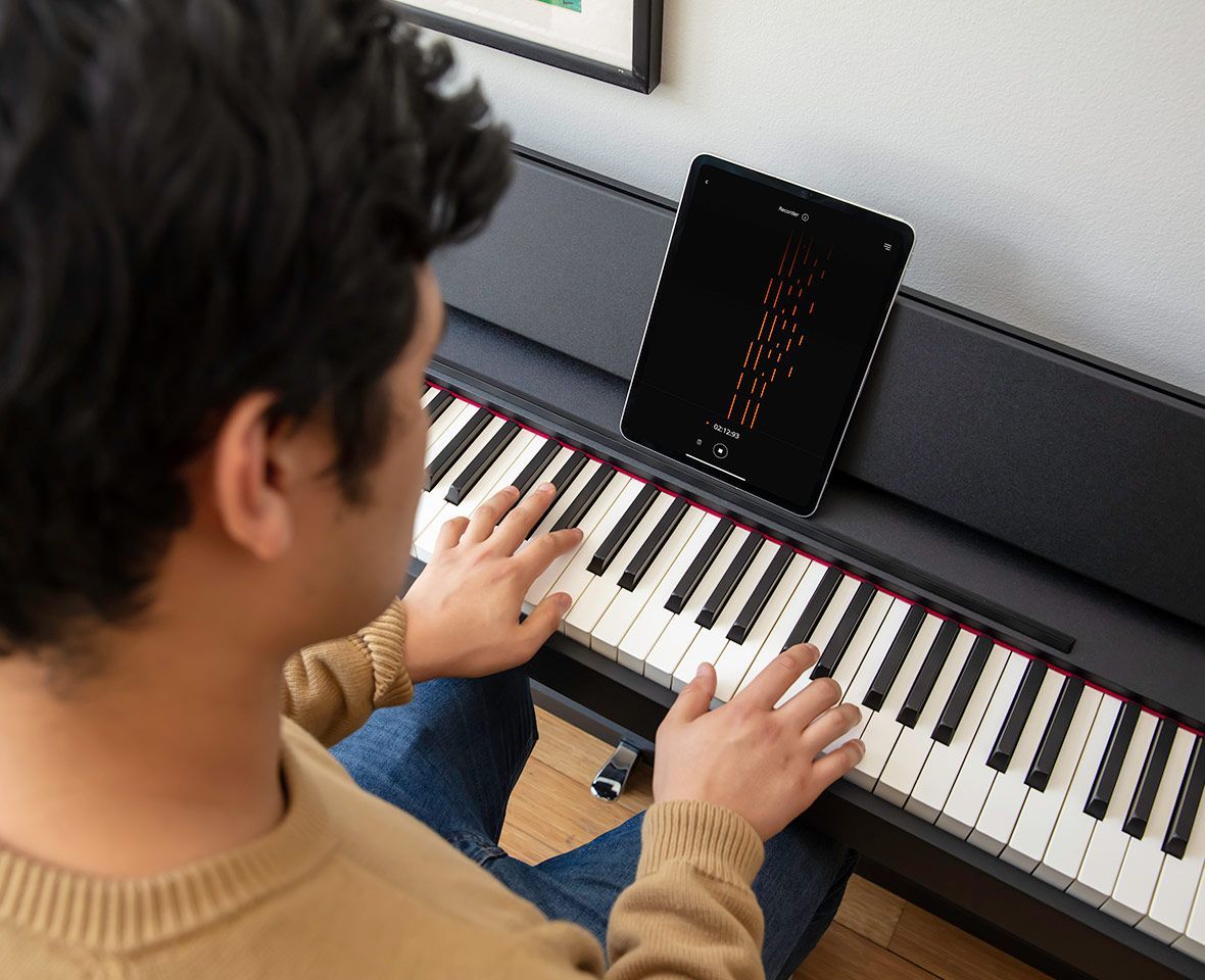 Roland F107 in Black 6