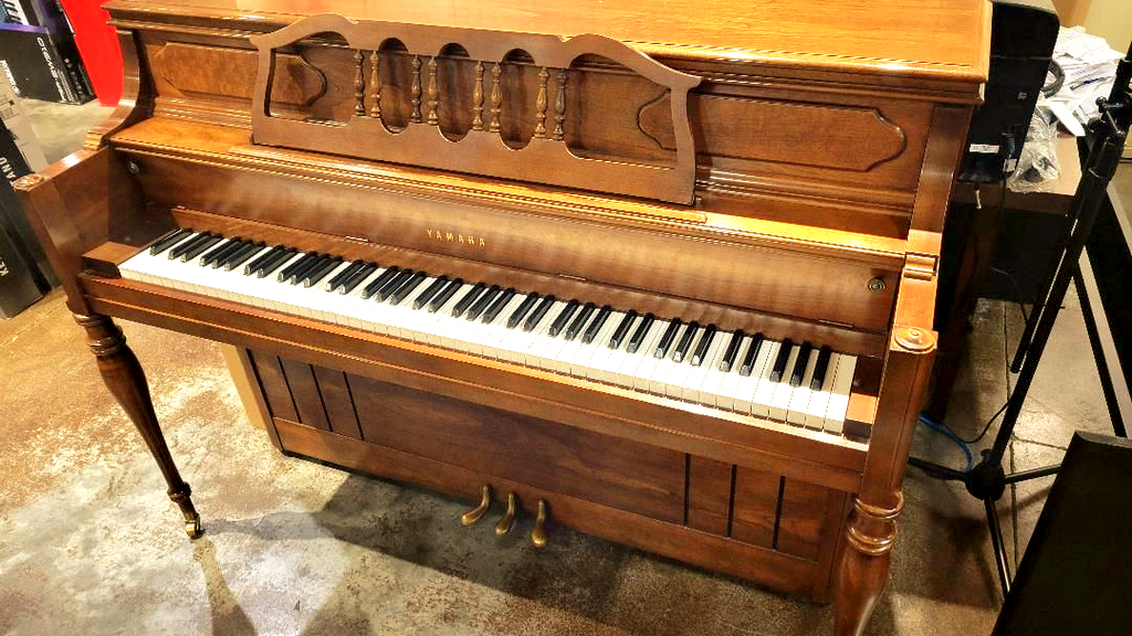 Yamaha M216 Cherry