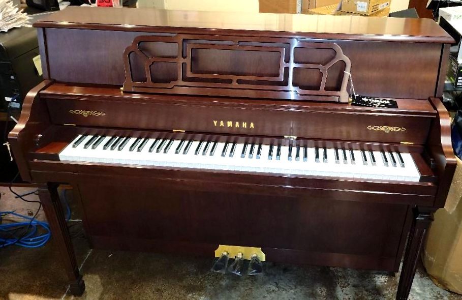 Yamaha M560 H 44"